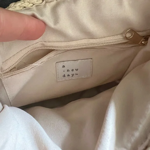 A New Day Small Straw Summer Crossbody Bag - Picture 5 of 7